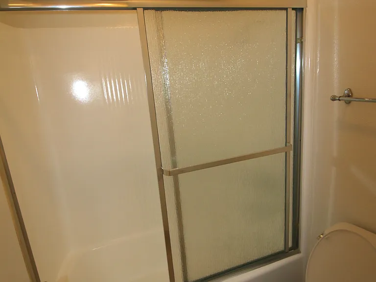 Nordhoff Apartments — Photo 16