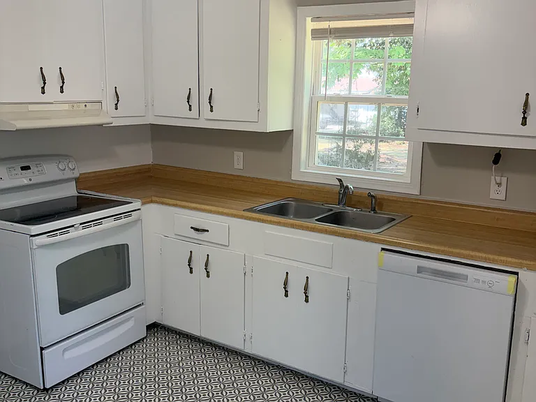 205 N Thompson St — Photo 4