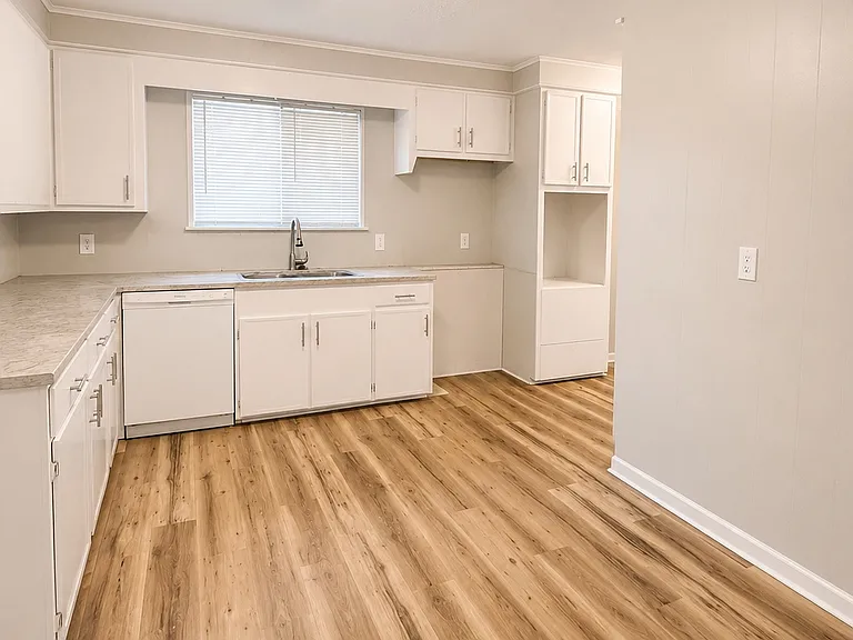Maywood Cir — Photo 5