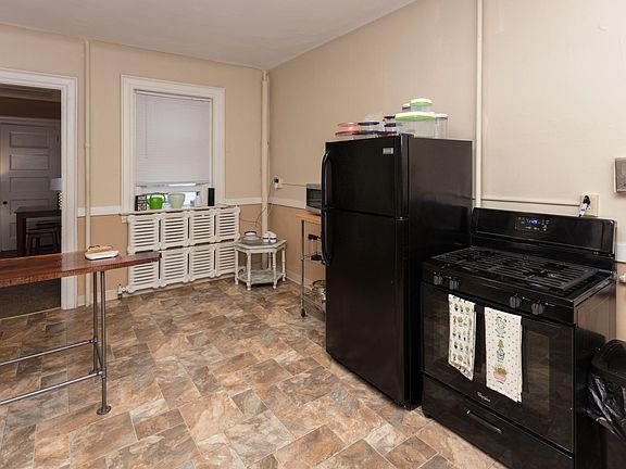 3rd image of 114 Anderson Pl #7