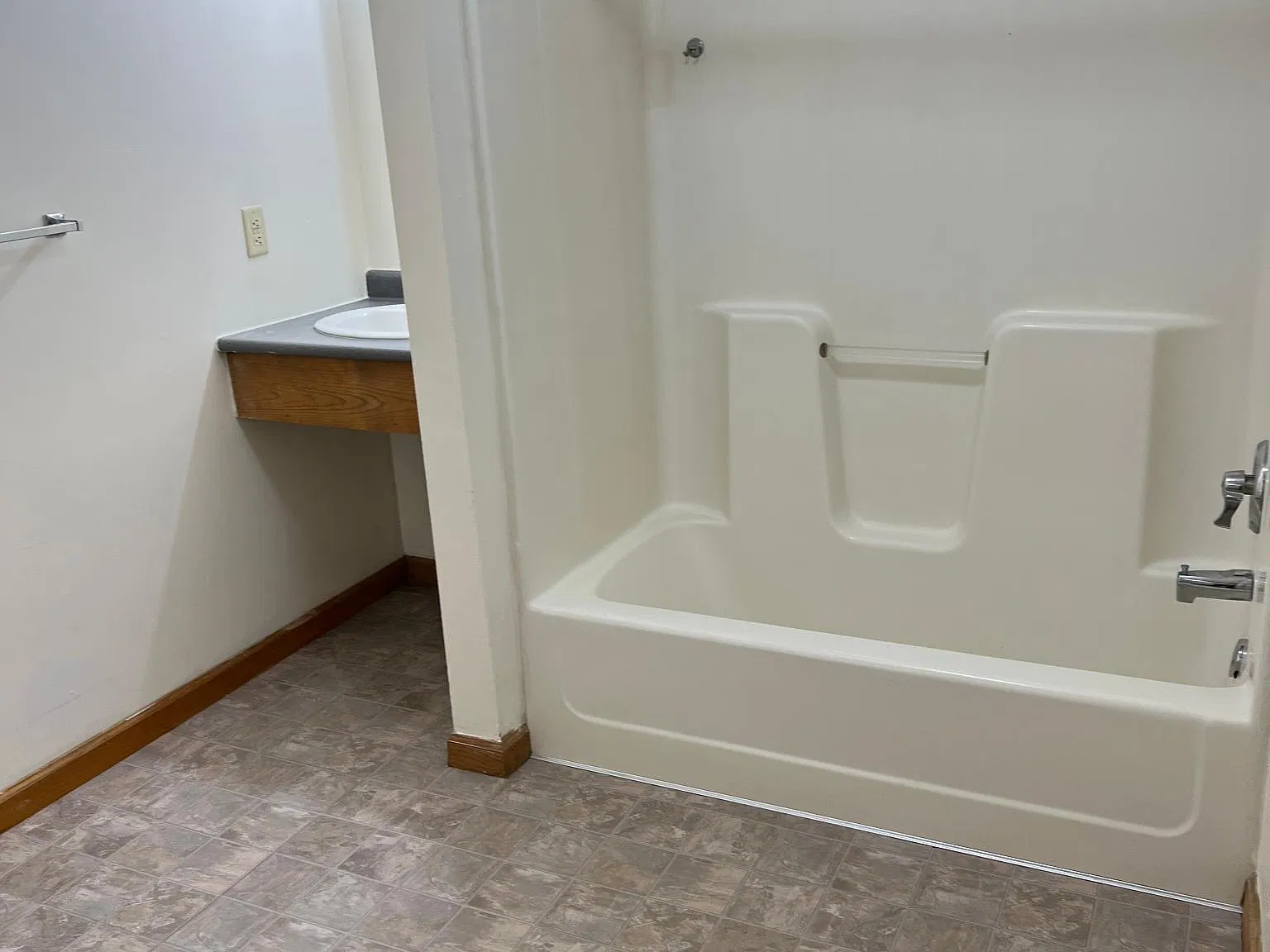 2 bed, $775 — Photo 2