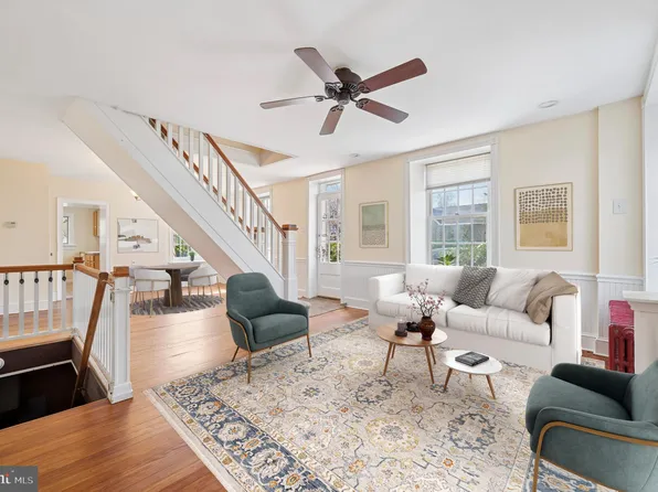 8139 Devon St, Philadelphia, PA 19118