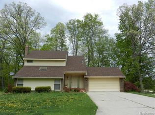 38800 Holsworth Ct, Farmington Hills, MI 48331