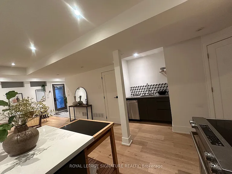 10 Wilfrid Ave #LOWER — Photo 11