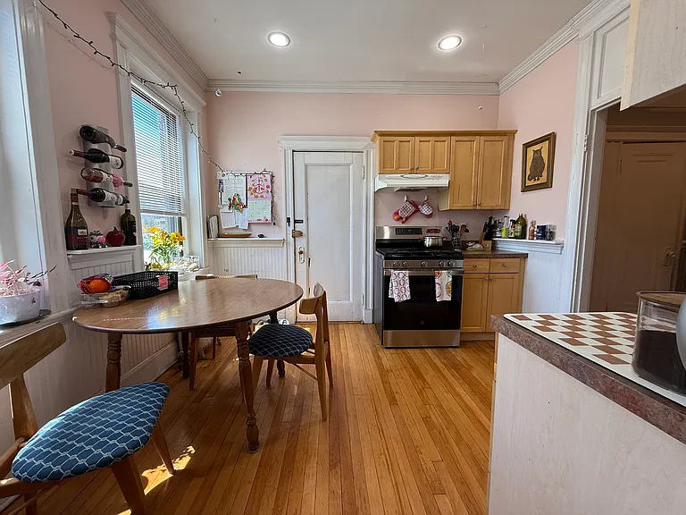 12 Greenway Ct #4 — Photo 4