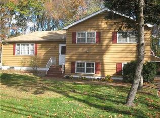 510 Adams Ln, North Brunswick, NJ 08902