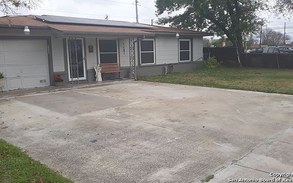 2nd image of 815 Lovera Blvd