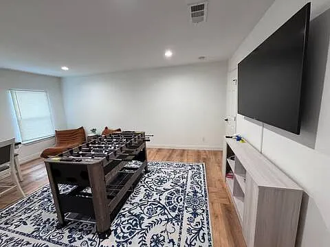 200 Parkview Dr — Photo 3