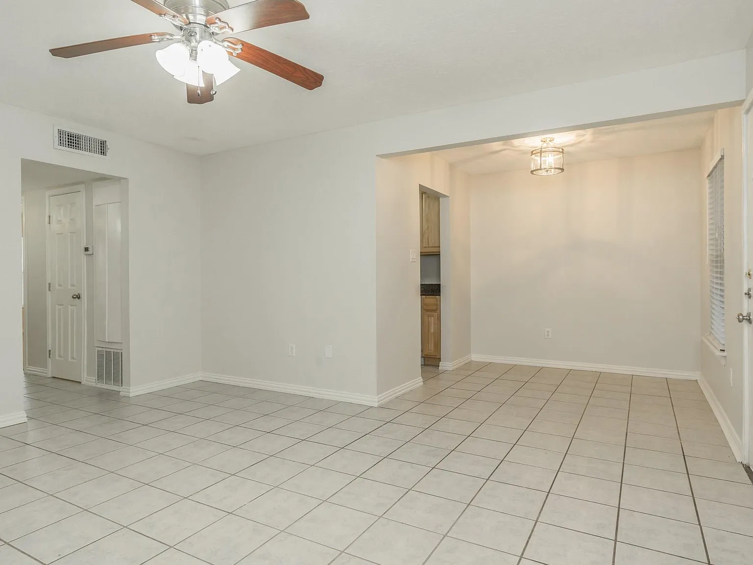 2 bed, 1.0 bath, 750 sqft, $1,200 — Photo 4