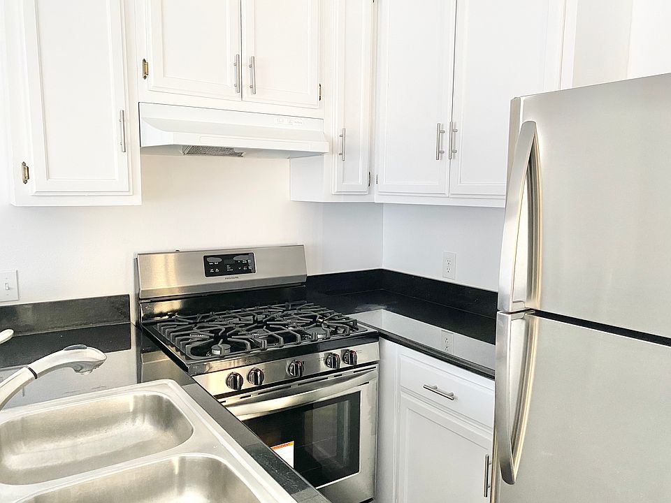 1st image of 835 S Berendo St #401