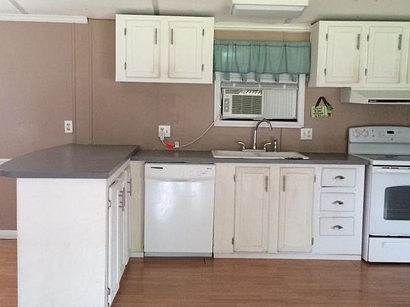 3rd image of 101 Courtney Ln