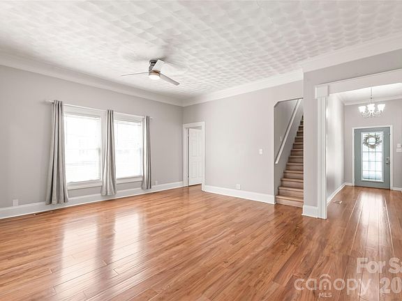 3rd image of 200 Park Ave