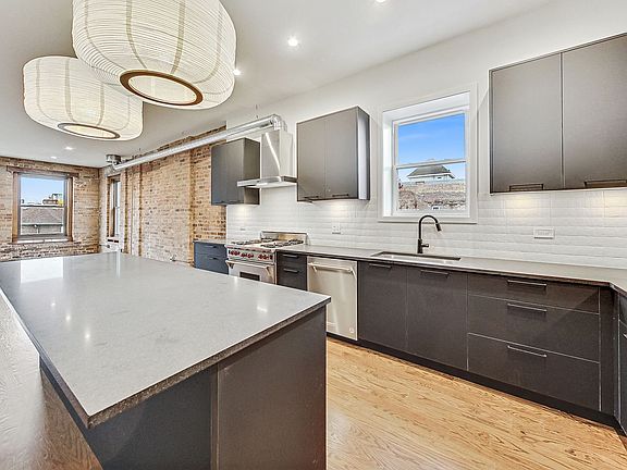 2nd image of 1056-60 N Milwaukee Ave