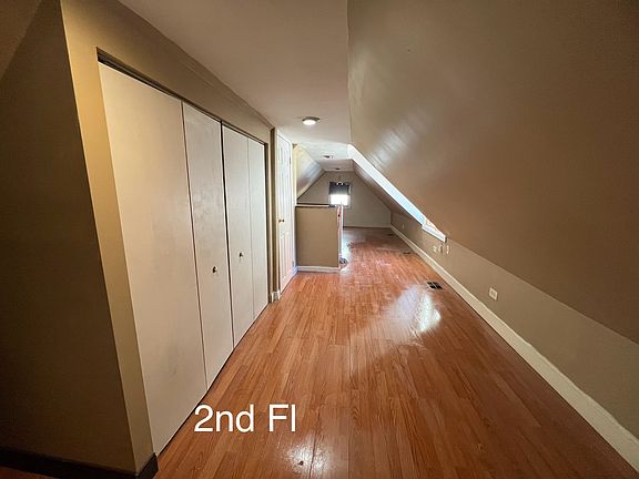 4th image of 2119 W Belmont Ave