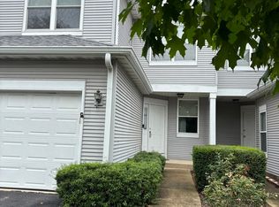 168 Woodland Cir, North Aurora, IL 60542