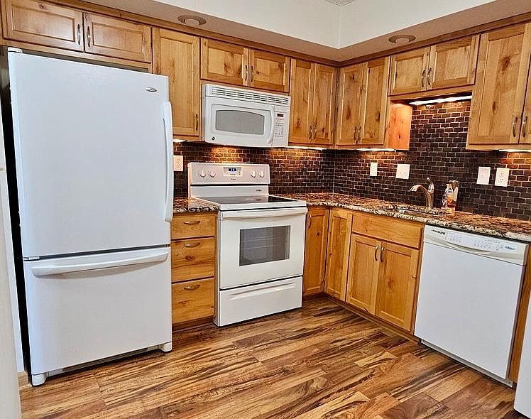1st image of 12600 Parkwood Dr APT 208