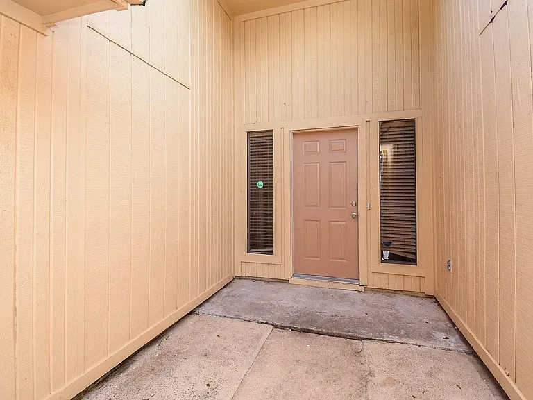 14418 Royal Hill Dr — Photo 3