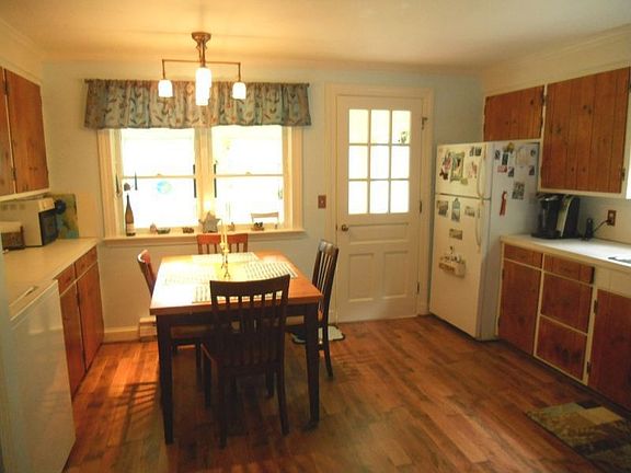 4th image of 35 Beachwood Ave