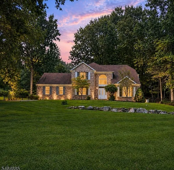 4 bed, 2.5 bath, $4,500 — Photo 2