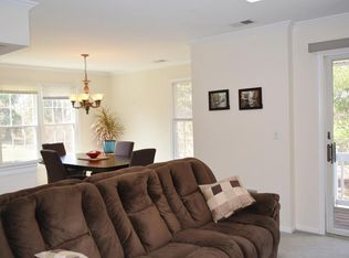 406 Ferncrest Ct, Three Bridges, NJ 08887