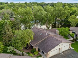 1151 Black Oaks Ln N, Plymouth, MN 55447