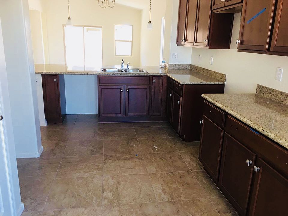 2nd image of 2727 E Bellerive Dr