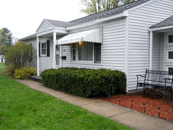 3rd image of 8 Sycamore Dr W