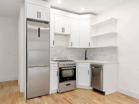 3rd image of 722 Chauncey St