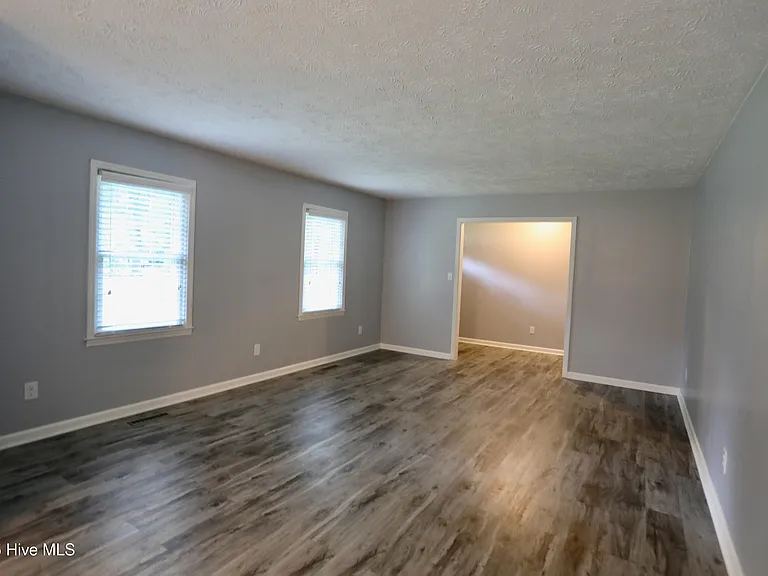 202 Haldane Dr — Photo 7