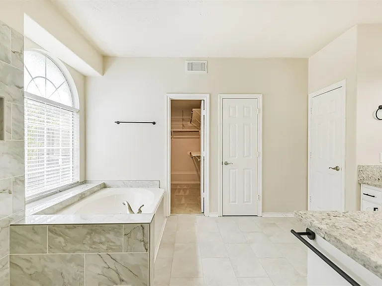 11918 Mariposa Canyon Dr — Photo 37