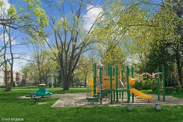 700 W Dempster St #G1 — Photo 15