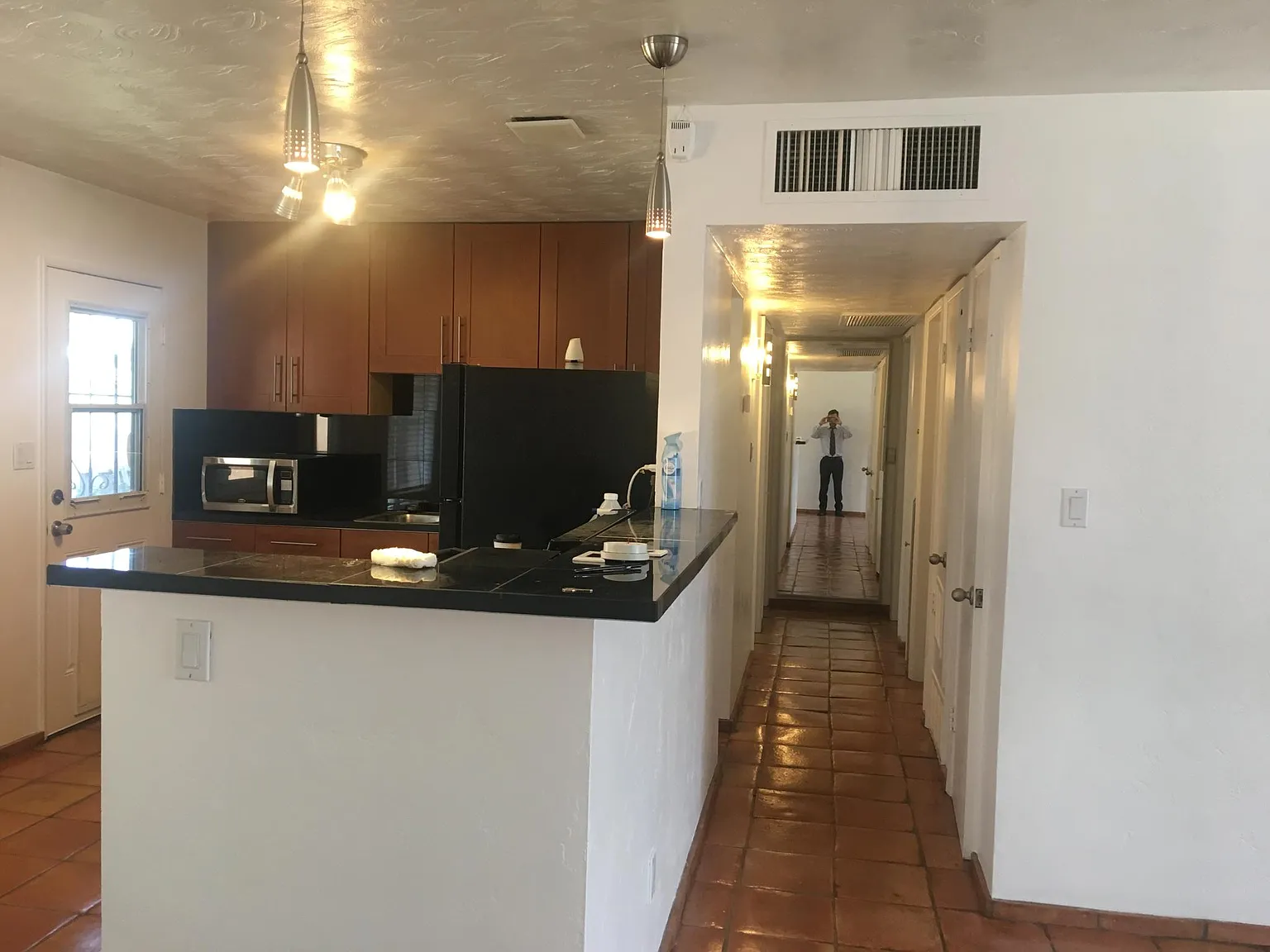 3 bed, 1136 sqft, $2,200 — Photo 3