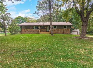 1005 Rabbit Hill Rd, Bloomington, IL 61705