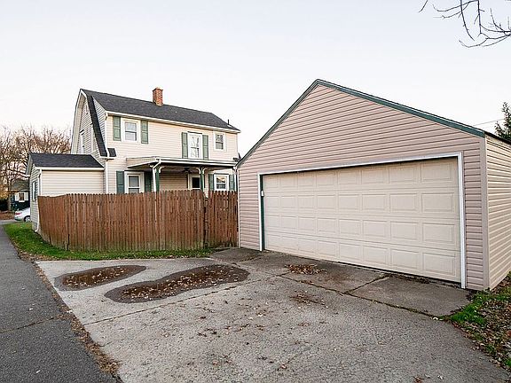 5th image of 215 Homer St