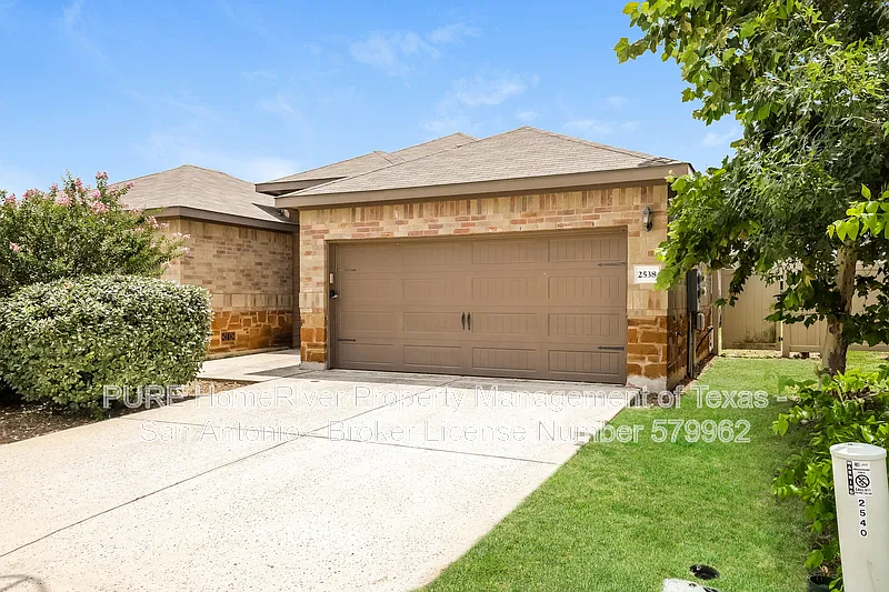 3 bed, 2.0 bath, 1372 sqft, $1,550 — Photo 2