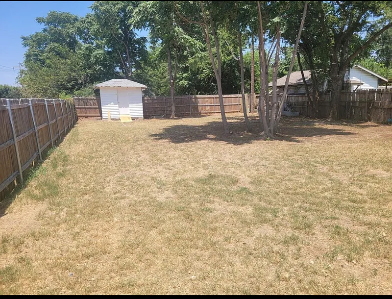 3 bed, 1.0 bath, 1000 sqft, $1,275 — Photo 3