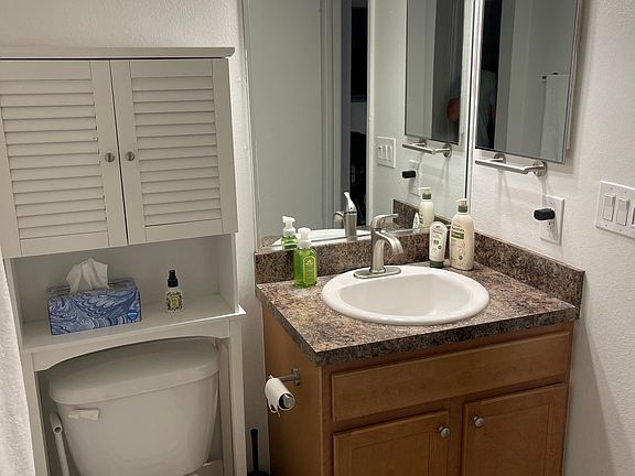 5th image of 3018 Plaza Terrace Dr