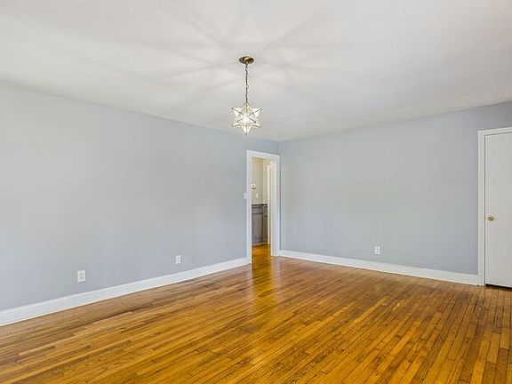 5th image of 111 Drewsbury Dr