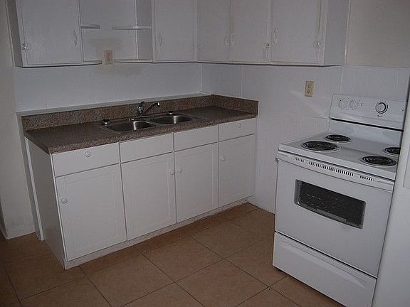 5th image of 430 Walker St