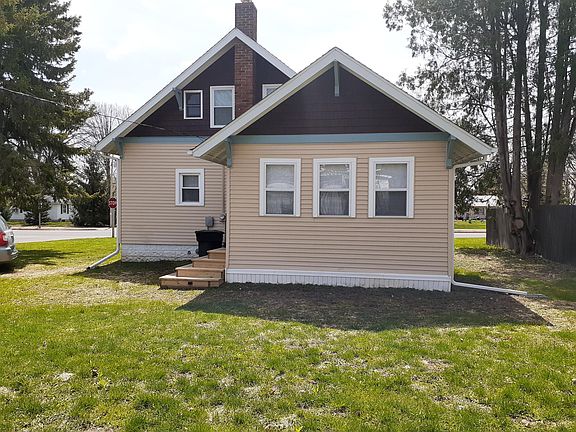 2nd image of 302 Main St W