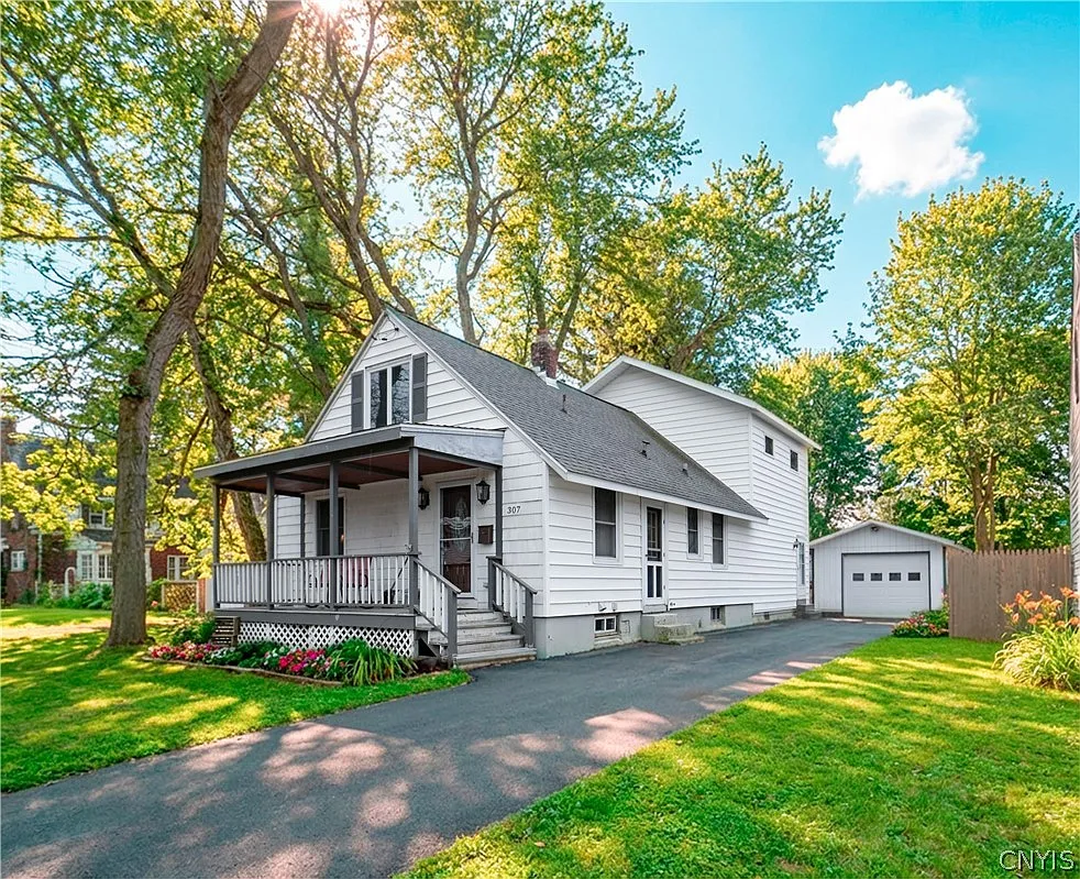 307 Lomond Pl photo 1