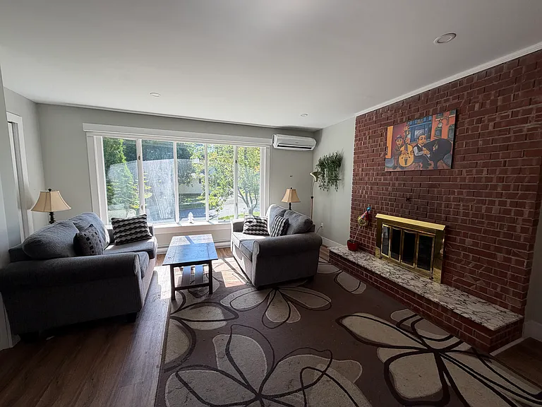110 Oxford St — Photo 2