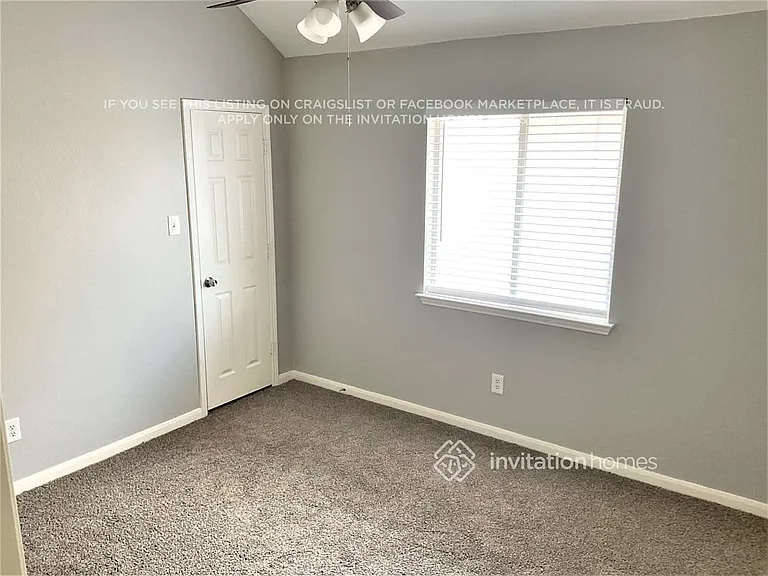 1204 Taylor Ln — Photo 9