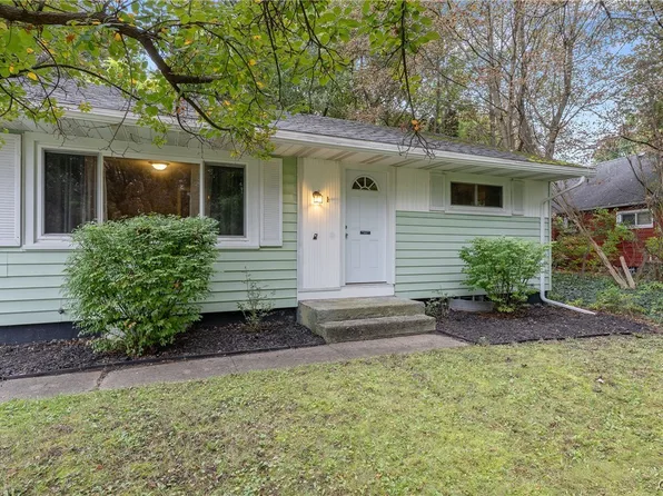 257 Sunrise Dr, Syracuse, NY 13205
