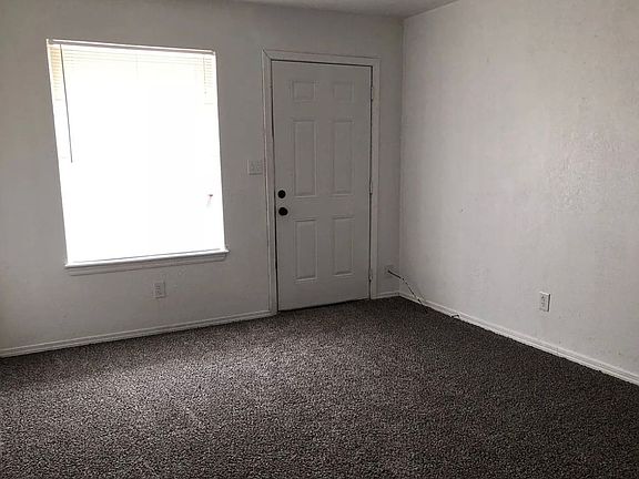 4th image of 4009 S Locust Dr