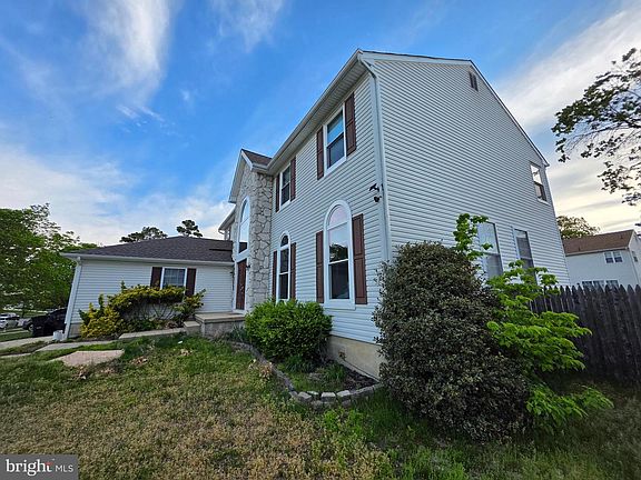 3rd image of 14 Blue Spruce Dr
