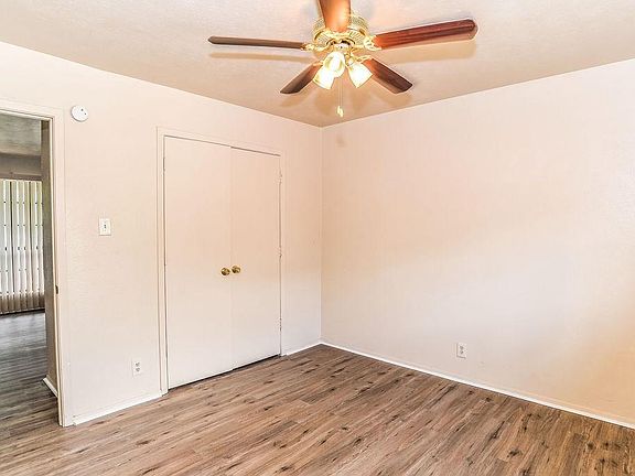 4th image of 2221 Stella St APT 3