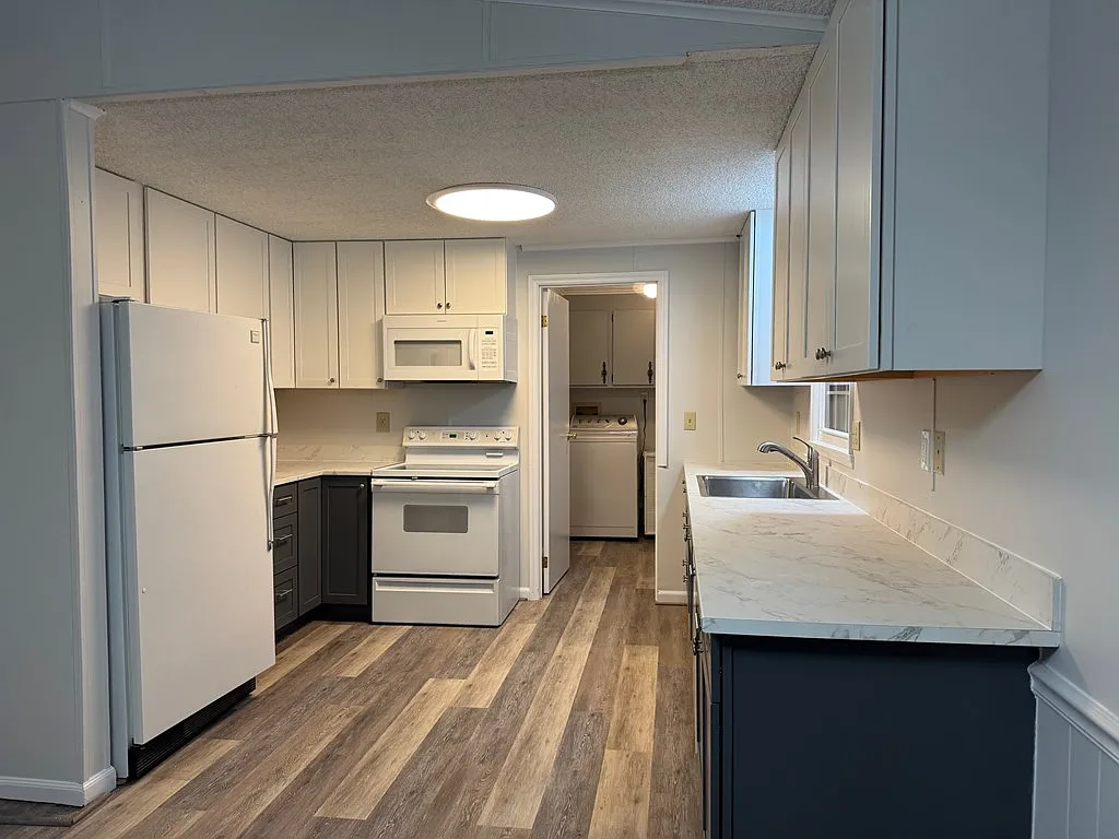 3 bed, 2.0 bath, 1248 sqft, $1,750 — Photo 4