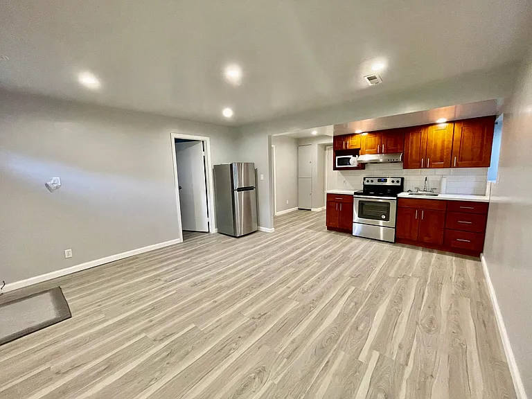 318 Morton Dr #BASEMENT — Photo 2
