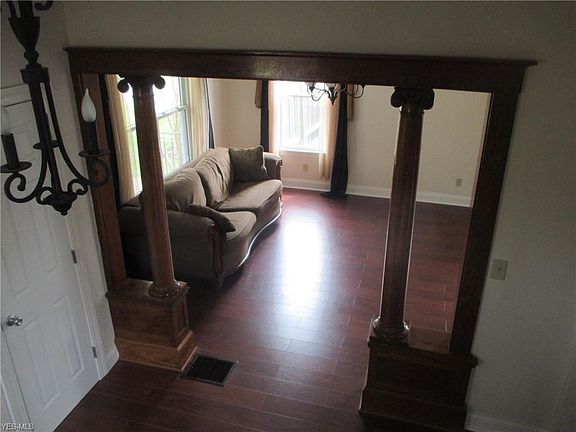5th image of 61 W Wood St